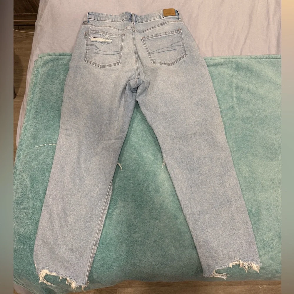 American Eagle Strigid Mom Jeans - Picture 2 of 4